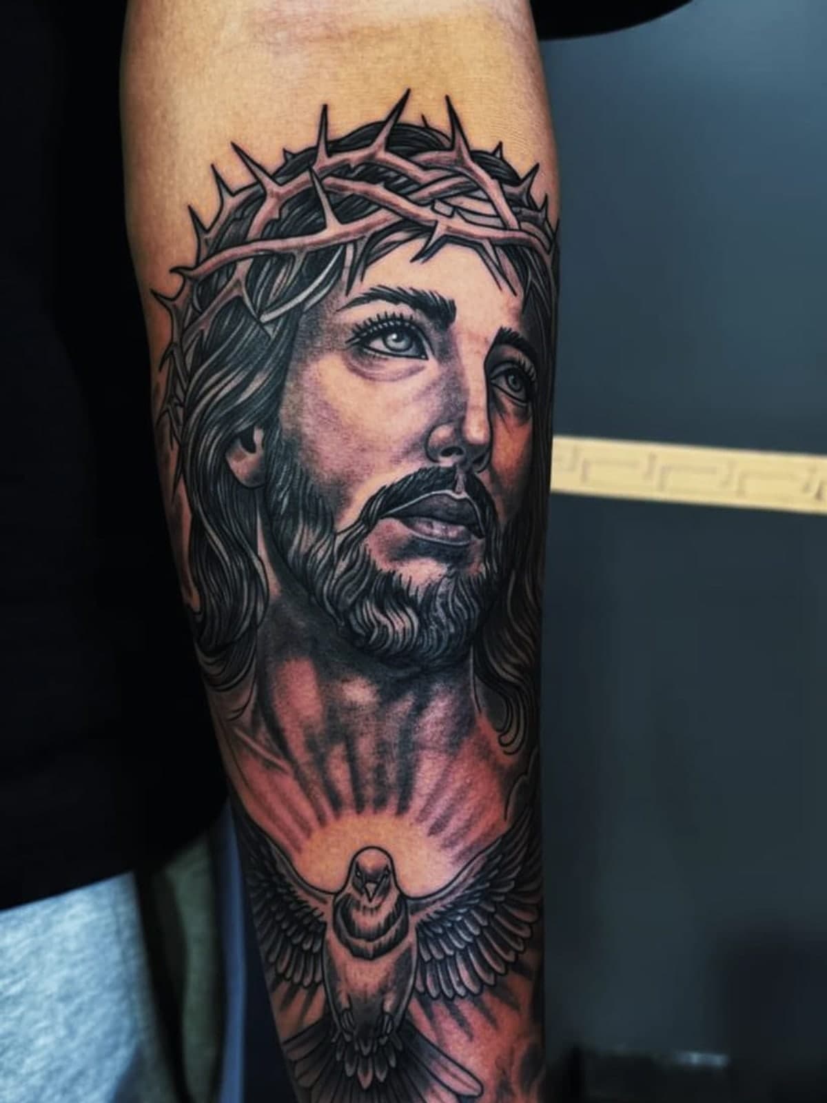 Religious portrait in black and grey with a crown of thorns